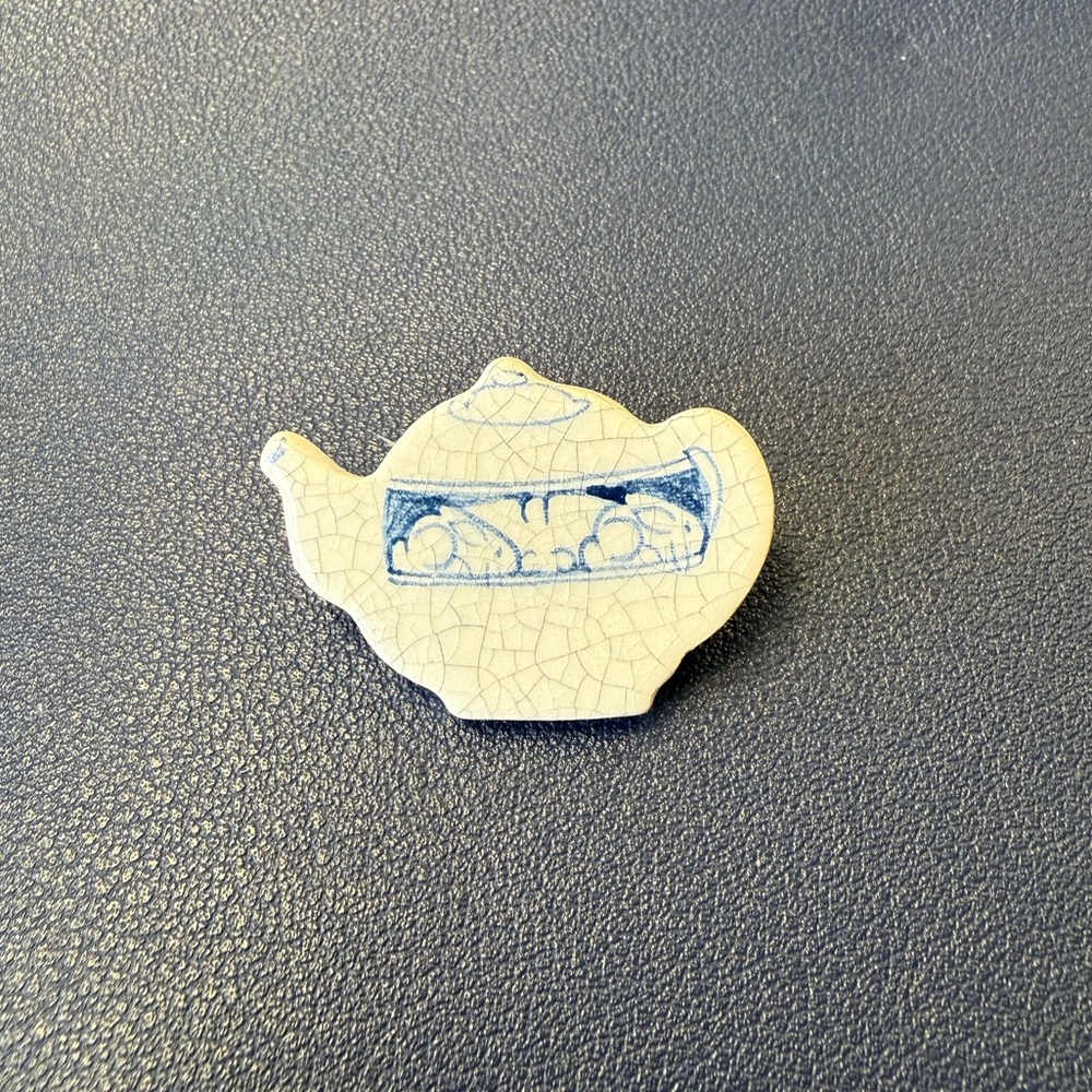 Vintage Dedham Pottery Handmade Teapot Brooch Pin Bunny Rabbit Signed.